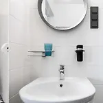 Lovely Urban Retreat Near Old Town, Wifi 100Mb Апартаменты
