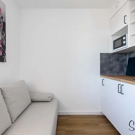 Lovely Urban Retreat Near Old Town, Wifi 100Mb Apartment
