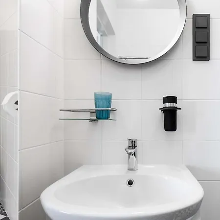 Lovely Urban Retreat Near Old Town, Wifi 100Mb 公寓
